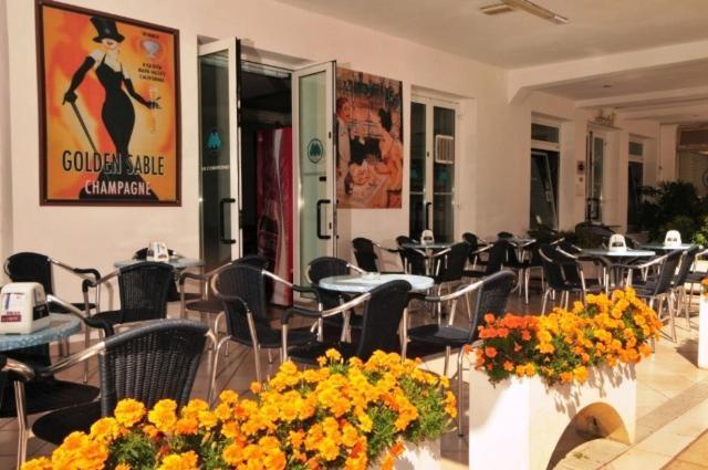 Hotel Al Mare Lido di Jesolo Exterior photo