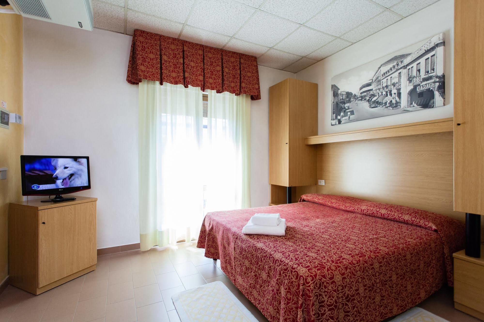 Hotel Al Mare Lido di Jesolo Exterior photo